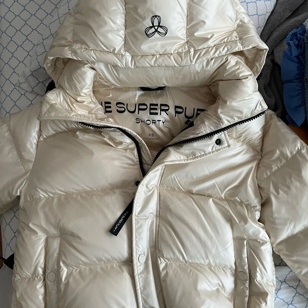 COPY - Aritiza super puffer (SHORTY) cropped jacket in cream - Picture 1 of 3